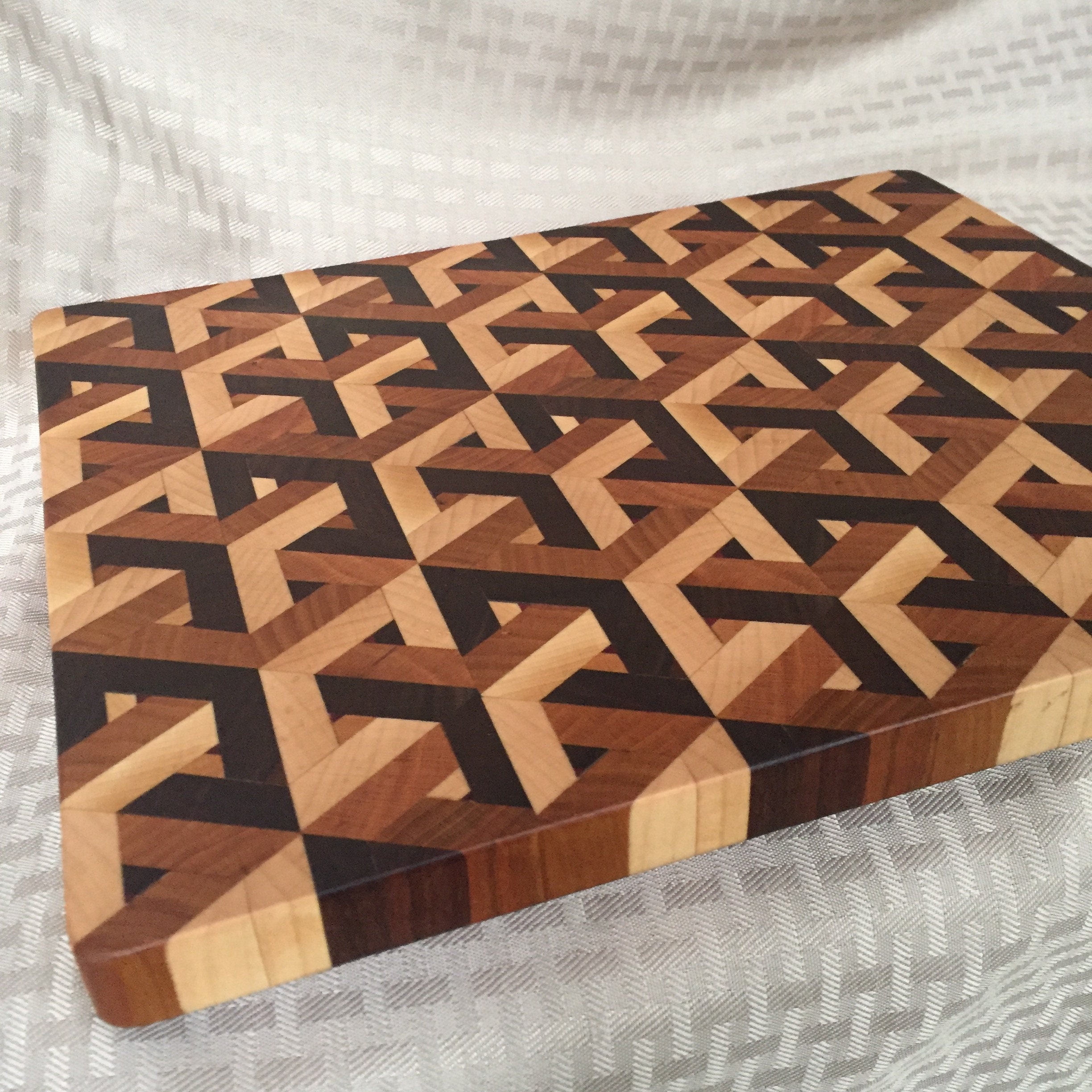 Interlocking Cubes Cutting Board - Image 3