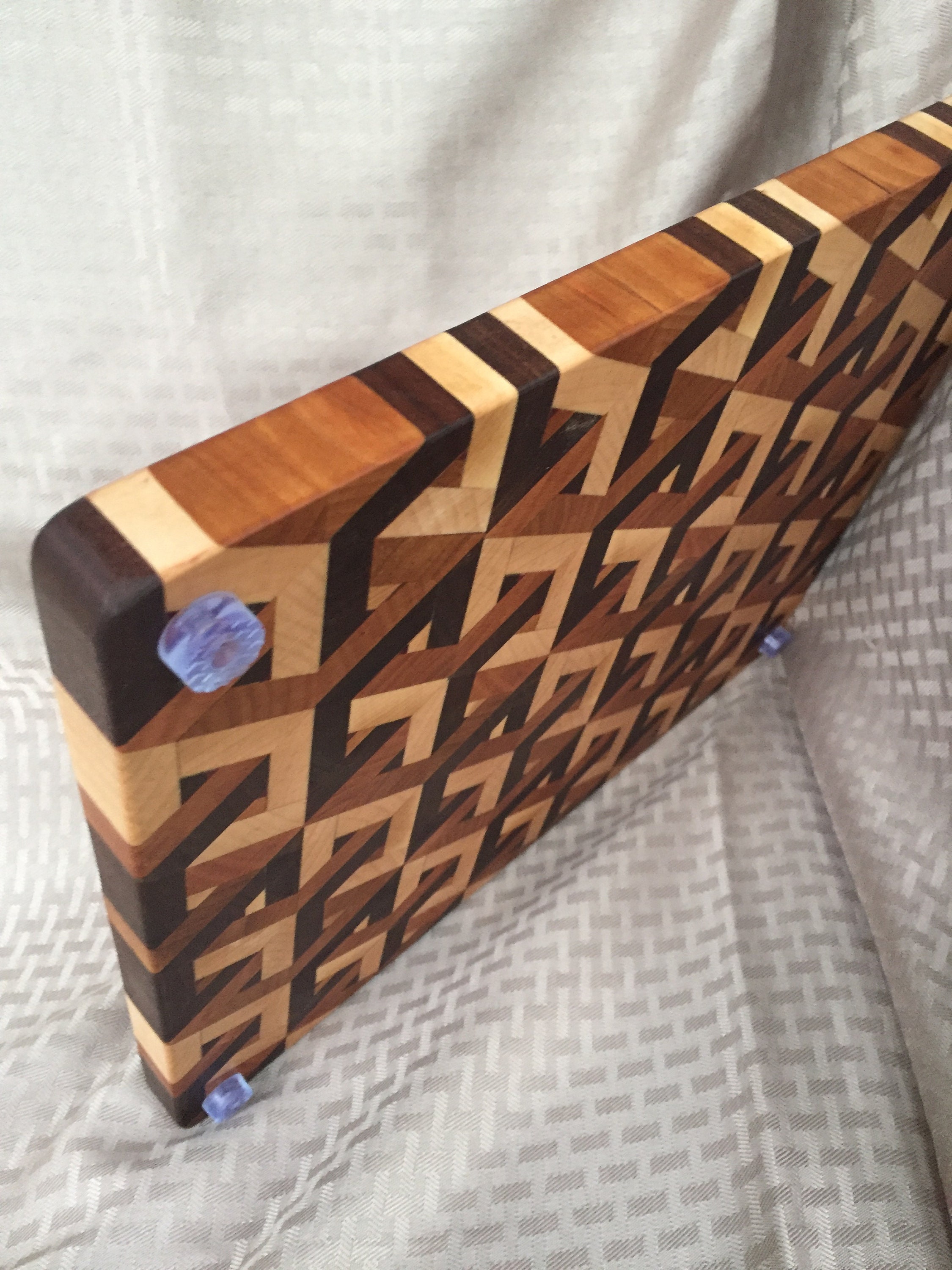 Interlocking Cubes Cutting Board - Image 4